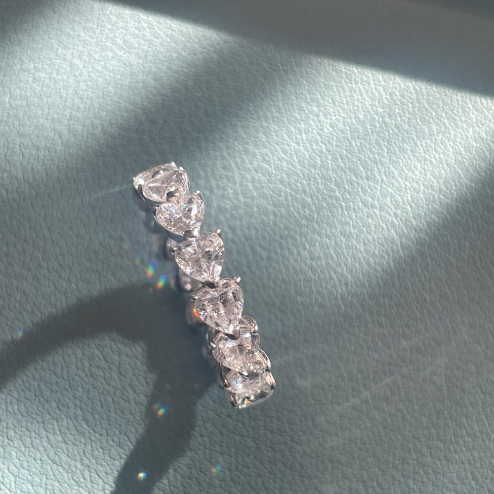 Sliver crystal hearts ring